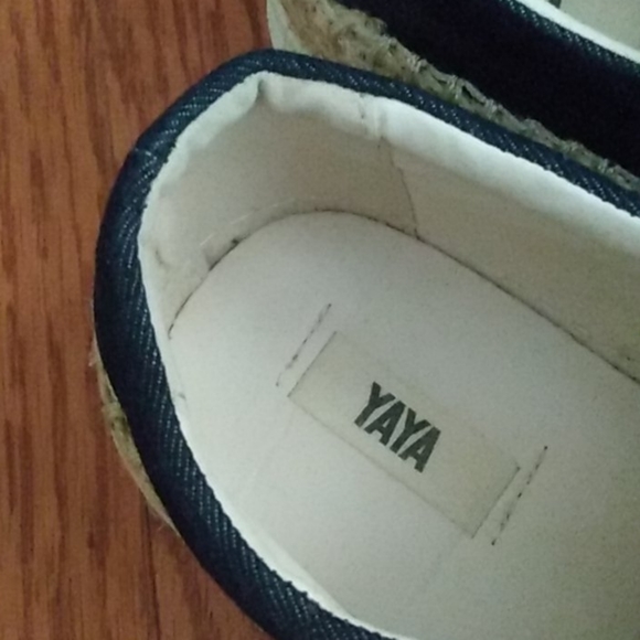 Sneaker - Picture 3 of 6